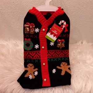 NWT HOLIDAY MED DOG SWEATER WITH SEQUINS/SNOWFLAKES & DECORATIVE ACCENT BOTTONS.